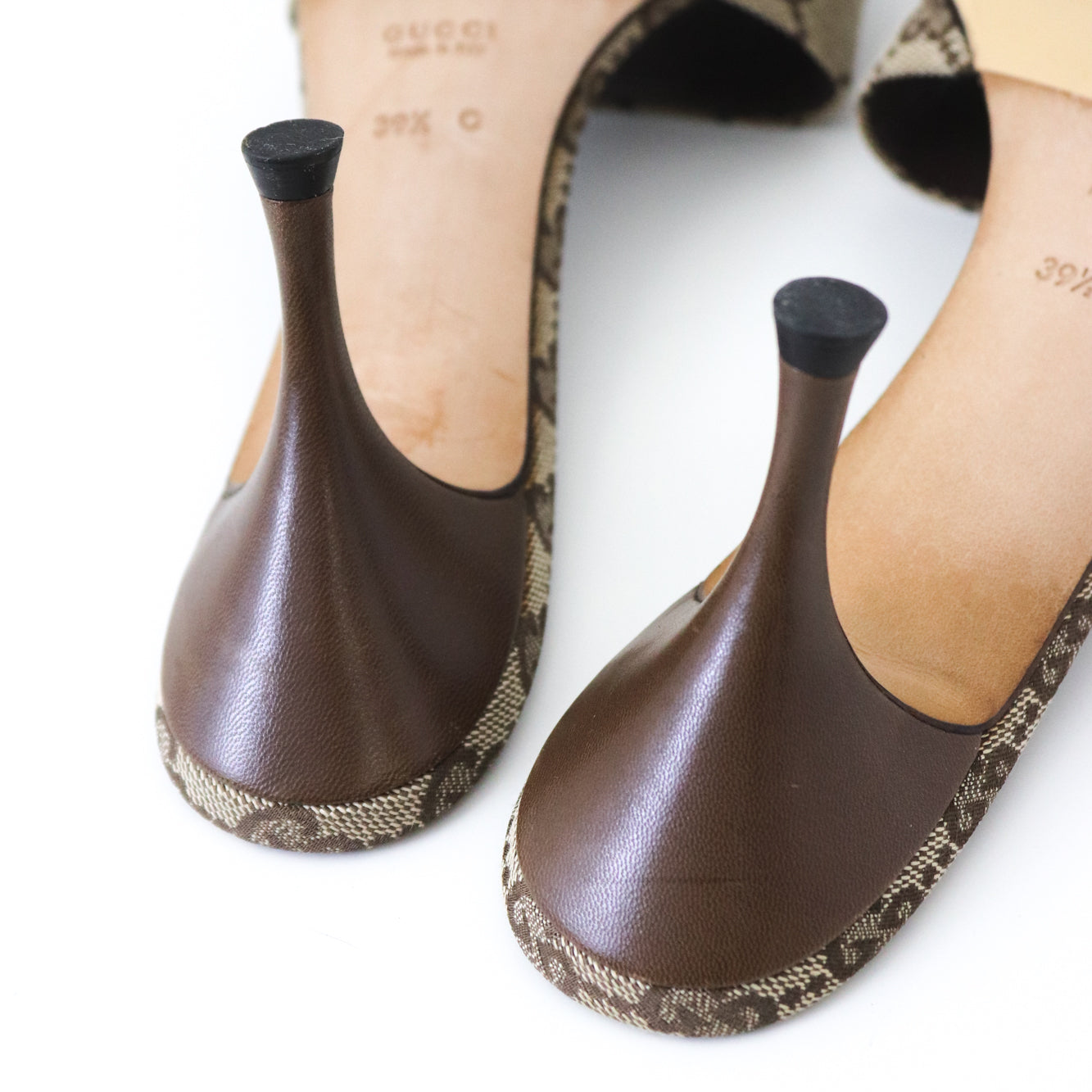 Vintage Gucci by Tom Ford Beige GG Monogram Mules Logo Metal Plate Heels / 39.5 (US 9.5)