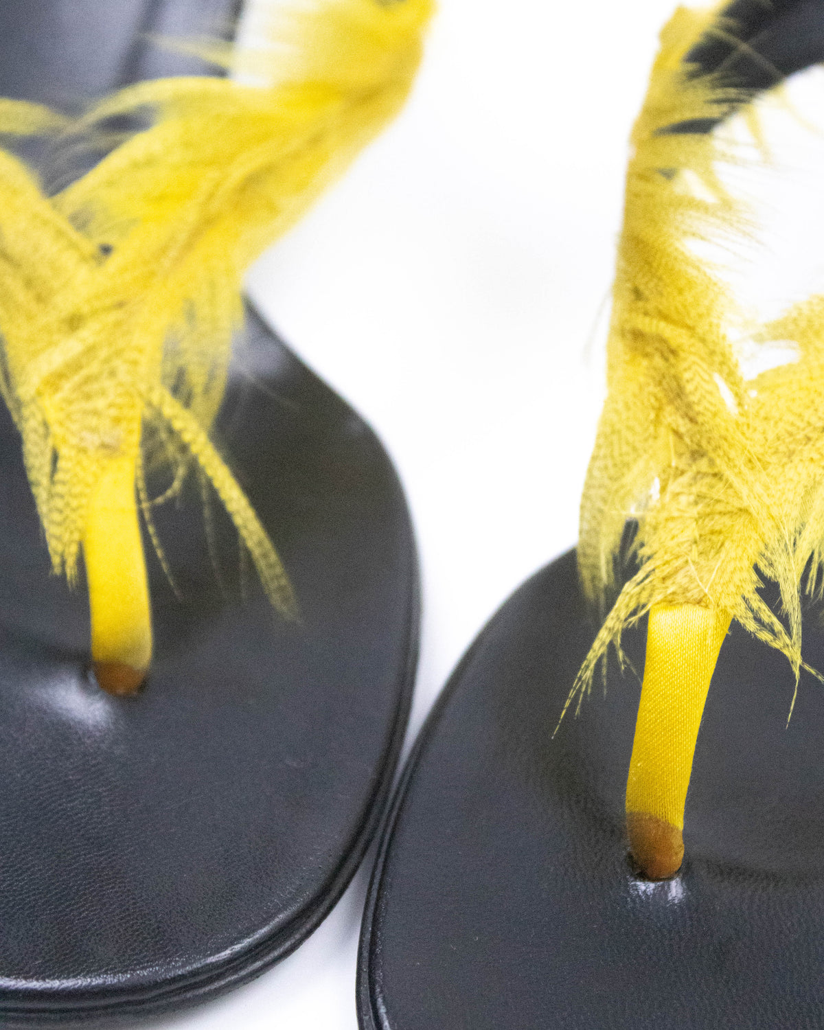 Vintage S/S 1999 Gucci Runway Yellow Feather Thong Mules / 36 (US 6)