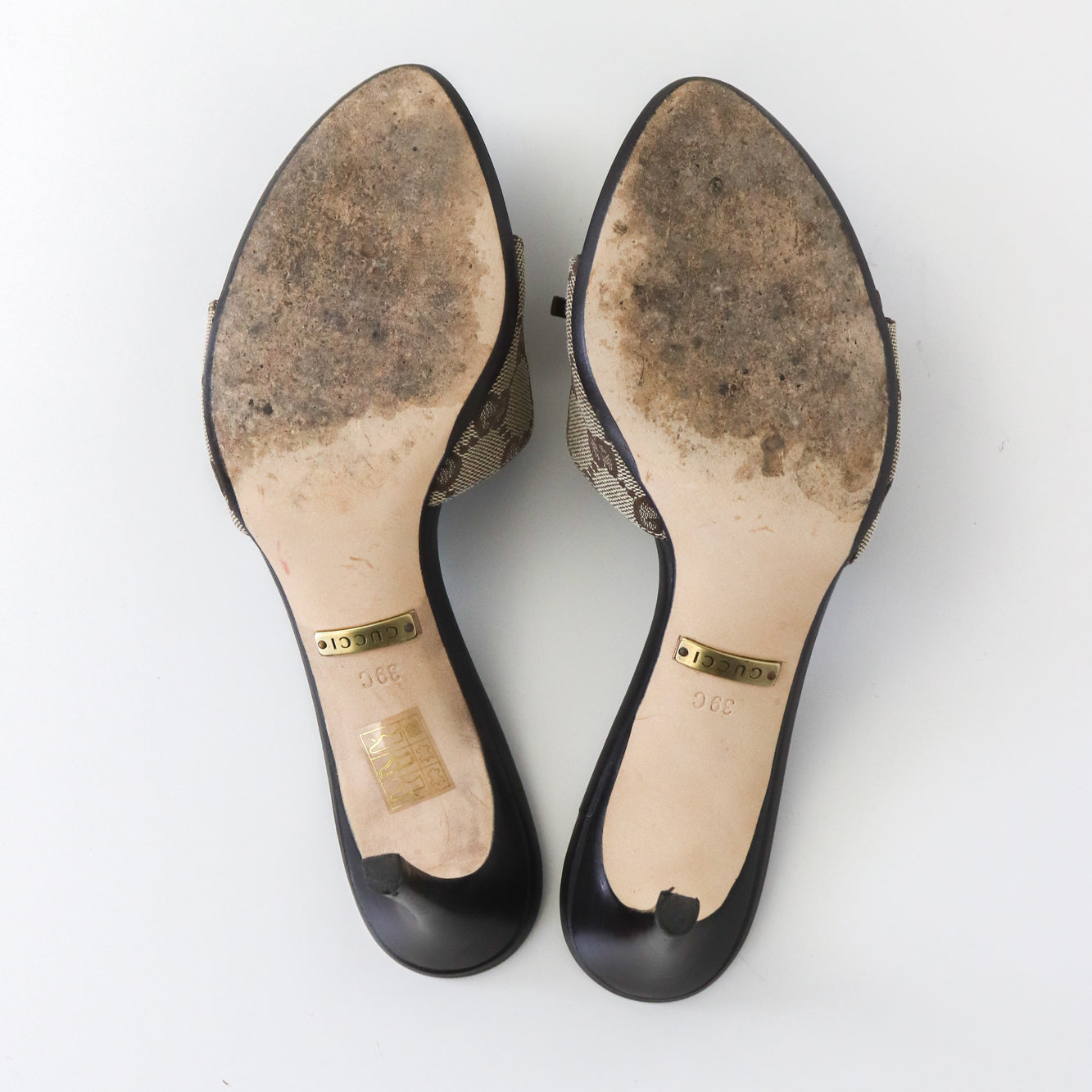 Vintage 2000s Gucci Beige Canvas GG Monogram Mules Bow Detail Heels / 39 (US 9)