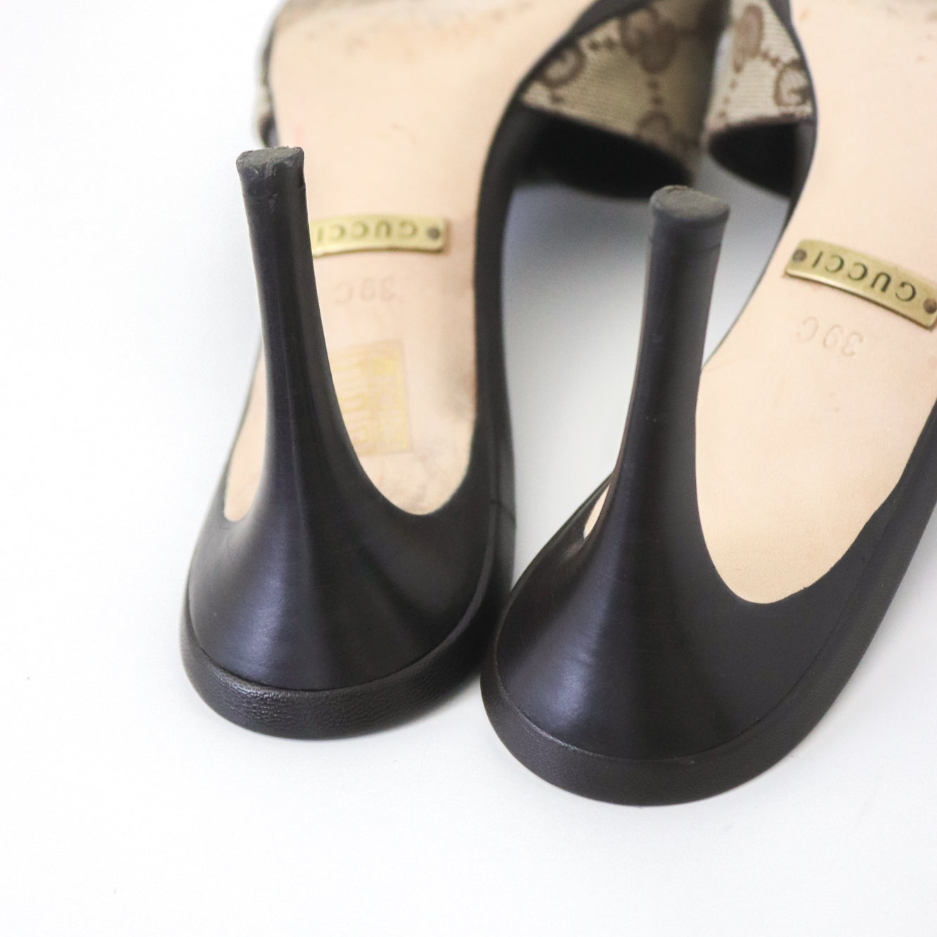 Vintage 2000s Gucci Beige Canvas GG Monogram Mules Bow Detail Heels / 39 (US 9)