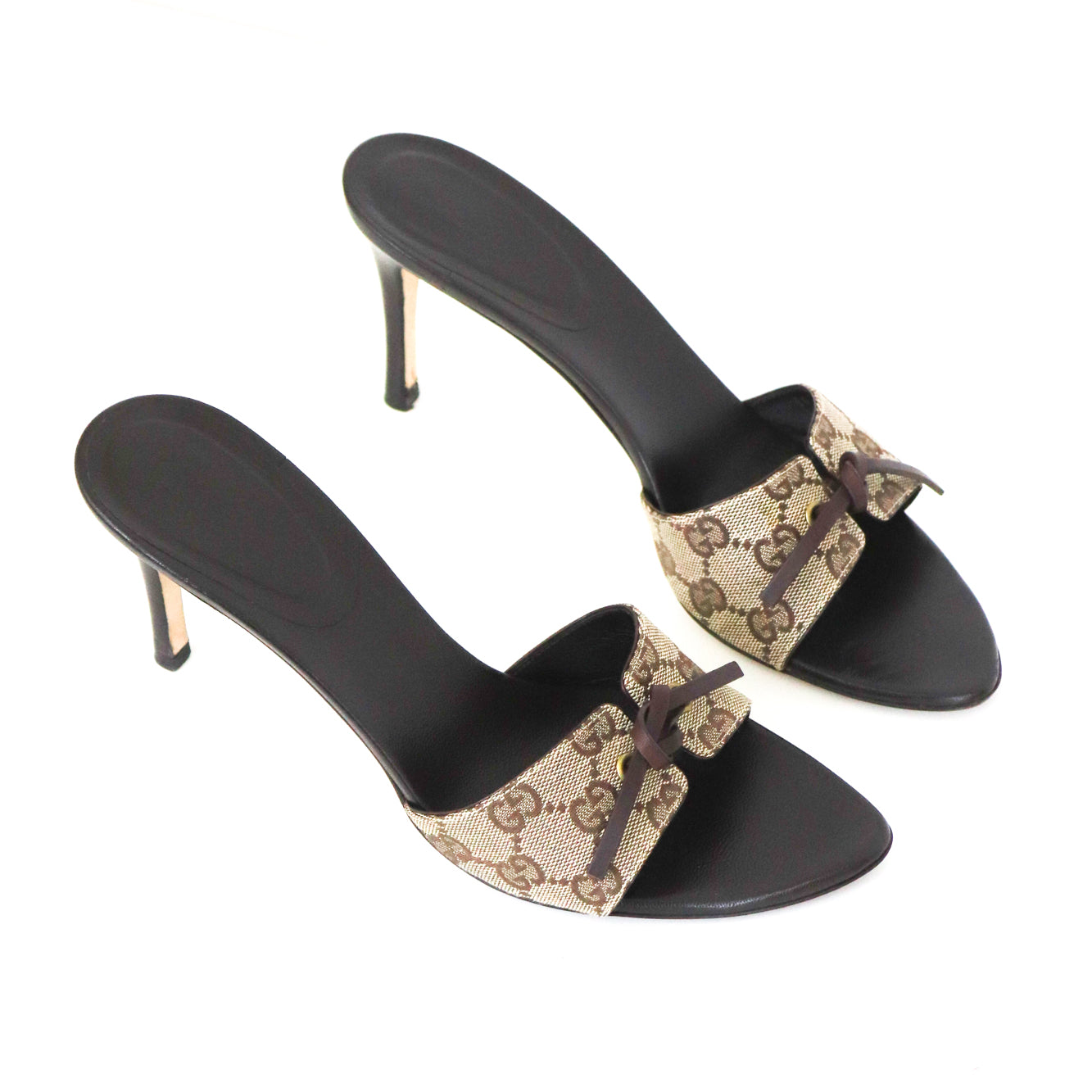 Vintage 2000s Gucci Beige Canvas GG Monogram Mules Bow Detail Heels / 39 (US 9)