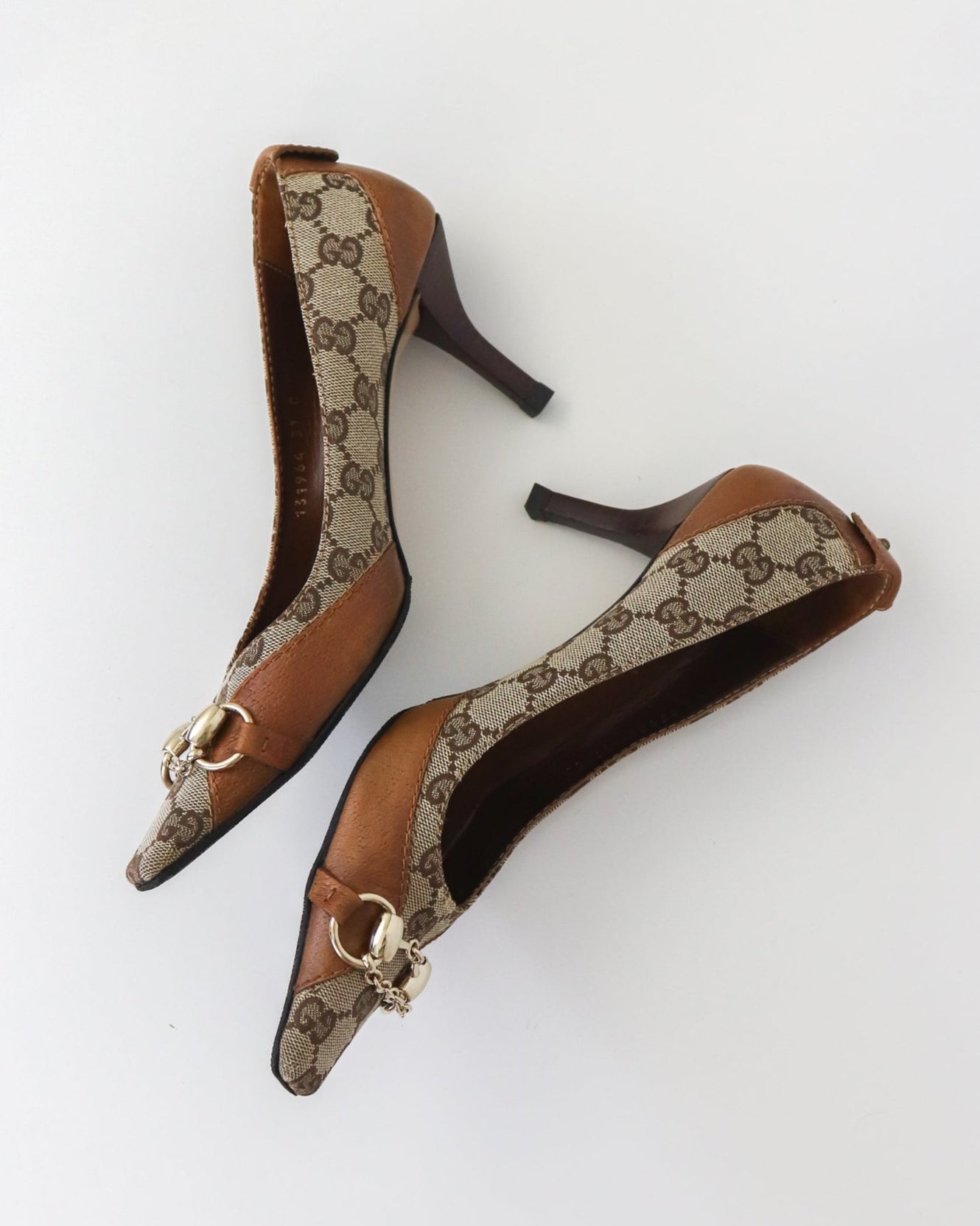 Vintage Gucci by Tom Ford Beige GG Monogram Pumps Chain Horsebit Heels / 37 (US 7)