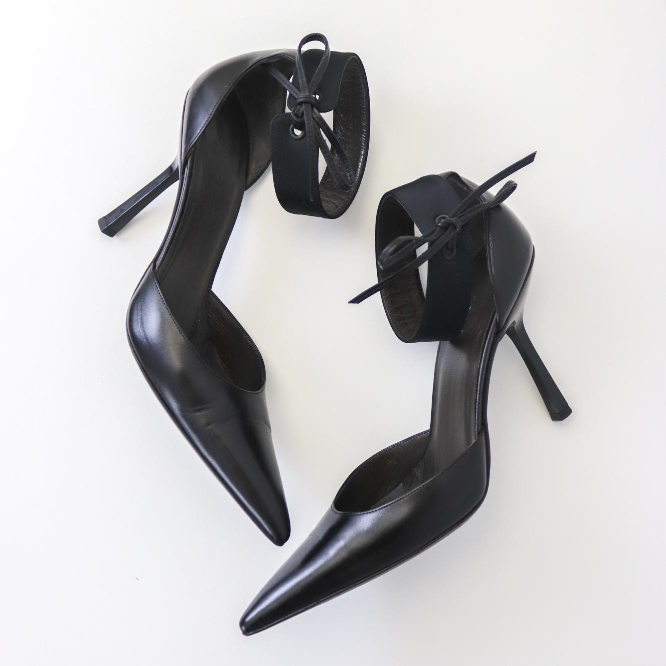 Vintage Gucci by Tom Ford Black Leather Pointed Toe Heels Satin Bow Pumps / 37 (US 7)