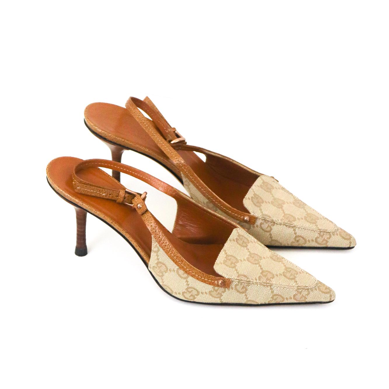 Vintage Gucci by Tom Ford Beige GG Logo Monogram Pointed Toe Slingback Pumps / 37 (US 7)