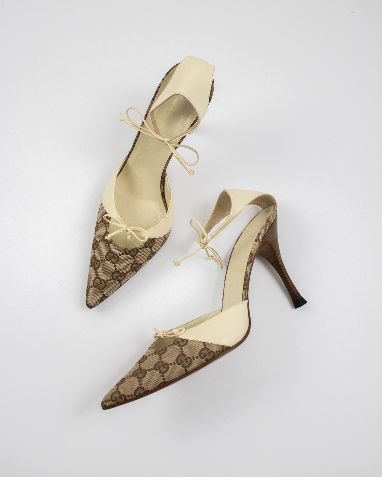 Vintage 2000s Gucci Monogram Canvas Bow Detail Heels / 40 (US 10)