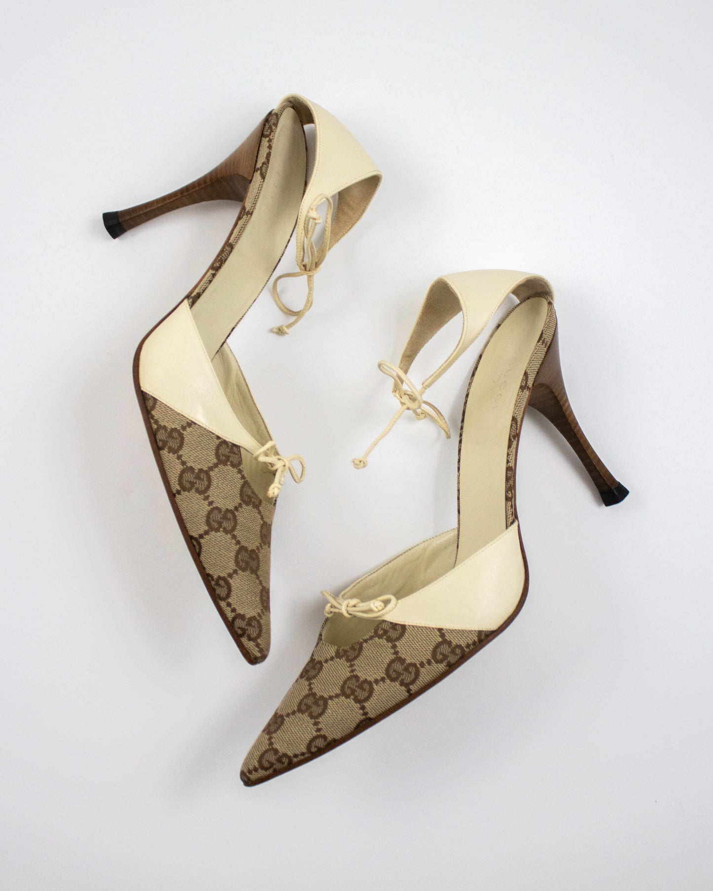 Vintage 2000s Gucci Monogram Canvas Bow Detail Heels / 40 (US 10)