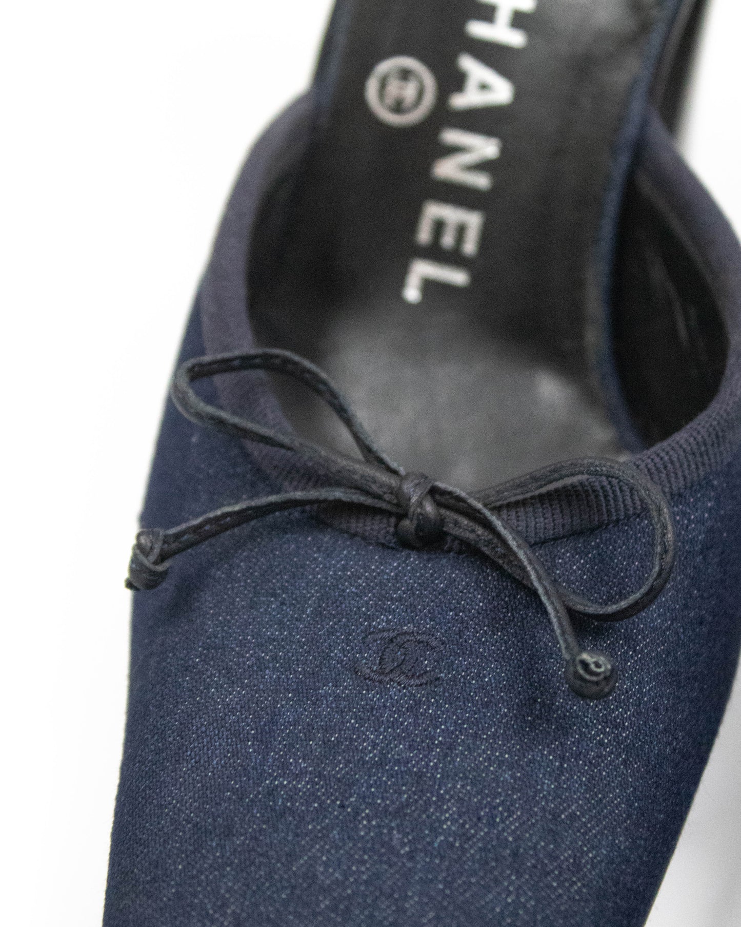 Vintage Chanel 2000 Denim Ballet Pointe Bow Detail Mule Heels / 37 (US 7)