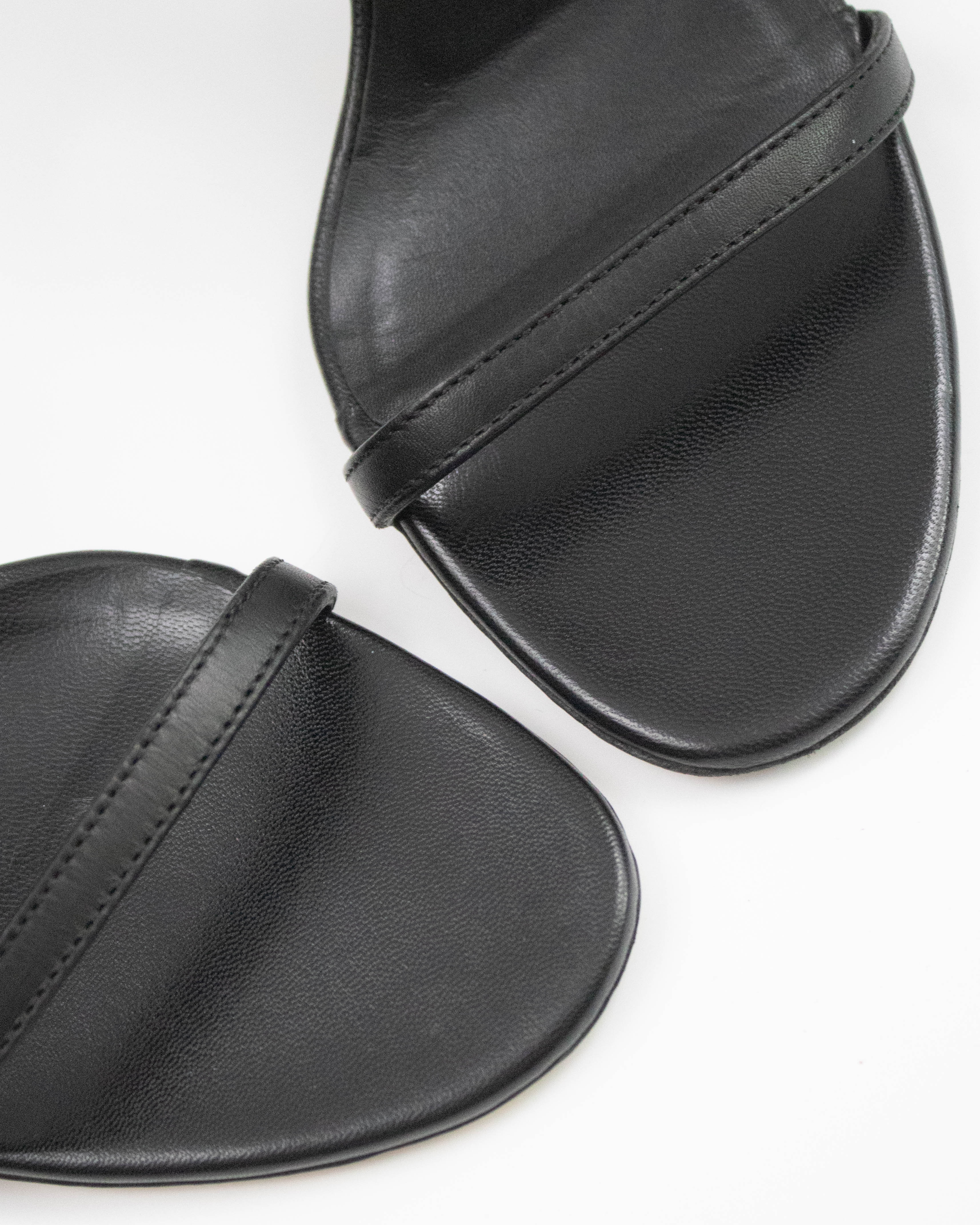 Vintage Gucci Black Leather Interlocking G Logo Strappy Sandals Vintage Gucci Black Leather Interlocking G Logo Strappy Sandals