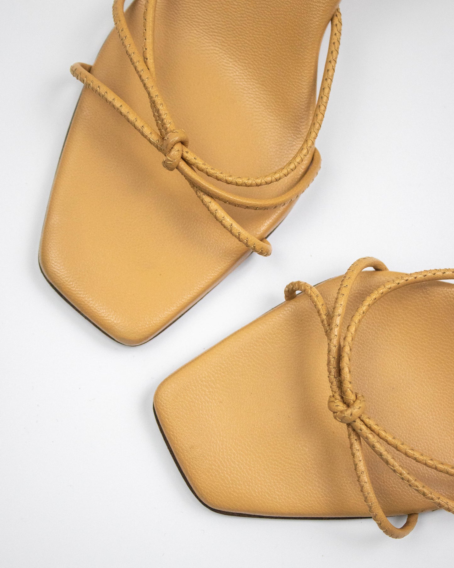 Vintage S/S 2002 Gucci by Tom Ford Beige Leather Bamboo Kitten Heel Mules / 35 (US 5)