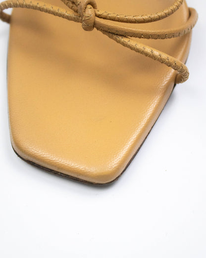 Vintage S/S 2002 Gucci by Tom Ford Beige Leather Bamboo Kitten Heel Mules / 35 (US 5)