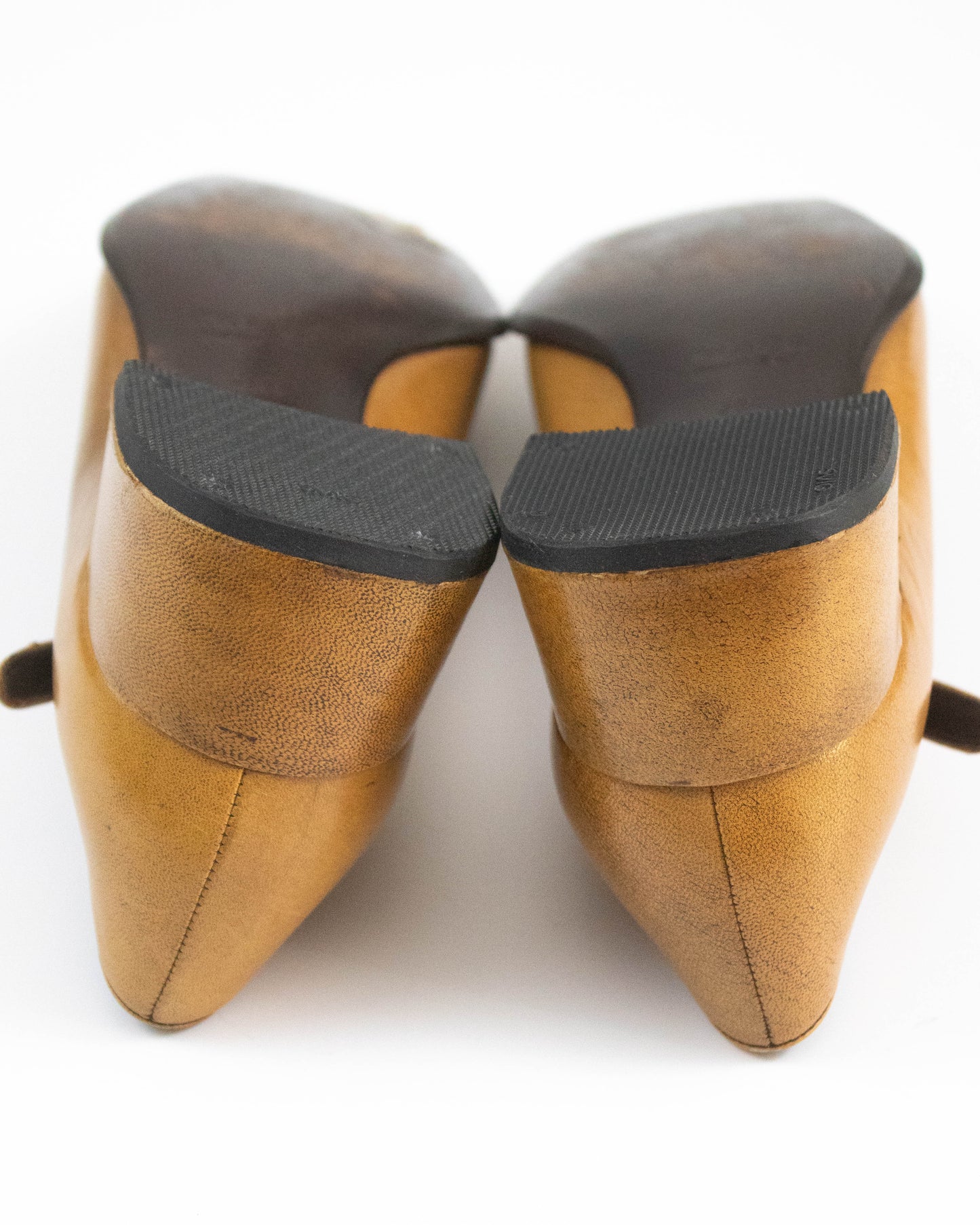 Vintage F/W 1996 Prada Antiqued Leather Mary Jane Heels / 38.5 (US 8.5)