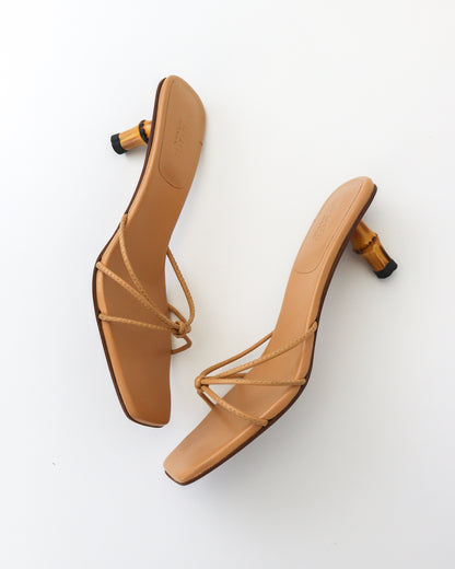 Vintage S/S 2002 Gucci by Tom Ford Beige Leather Bamboo Kitten Heel Mules / 36 (US 6)