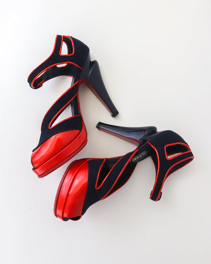 Vintage S/S 2008 Chanel Blue Red Open Toe Patent Leather Runway Heels / 37 (US 7)