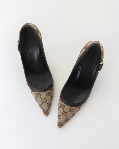 Vintage 2000s Gucci Beige GG Monogram Classic Pointed Toe Pumps / 37 (US 7)