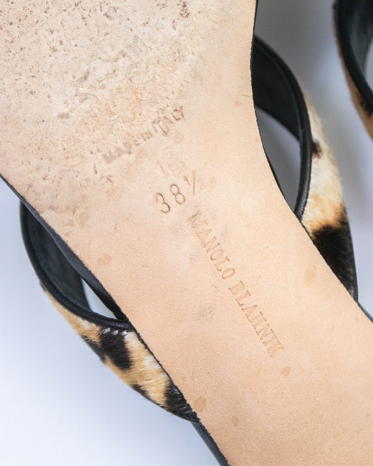 Vintage Manolo Blahnik Leopard Print Thong Mules Seashell Detail / 38.5 (US 8.5)