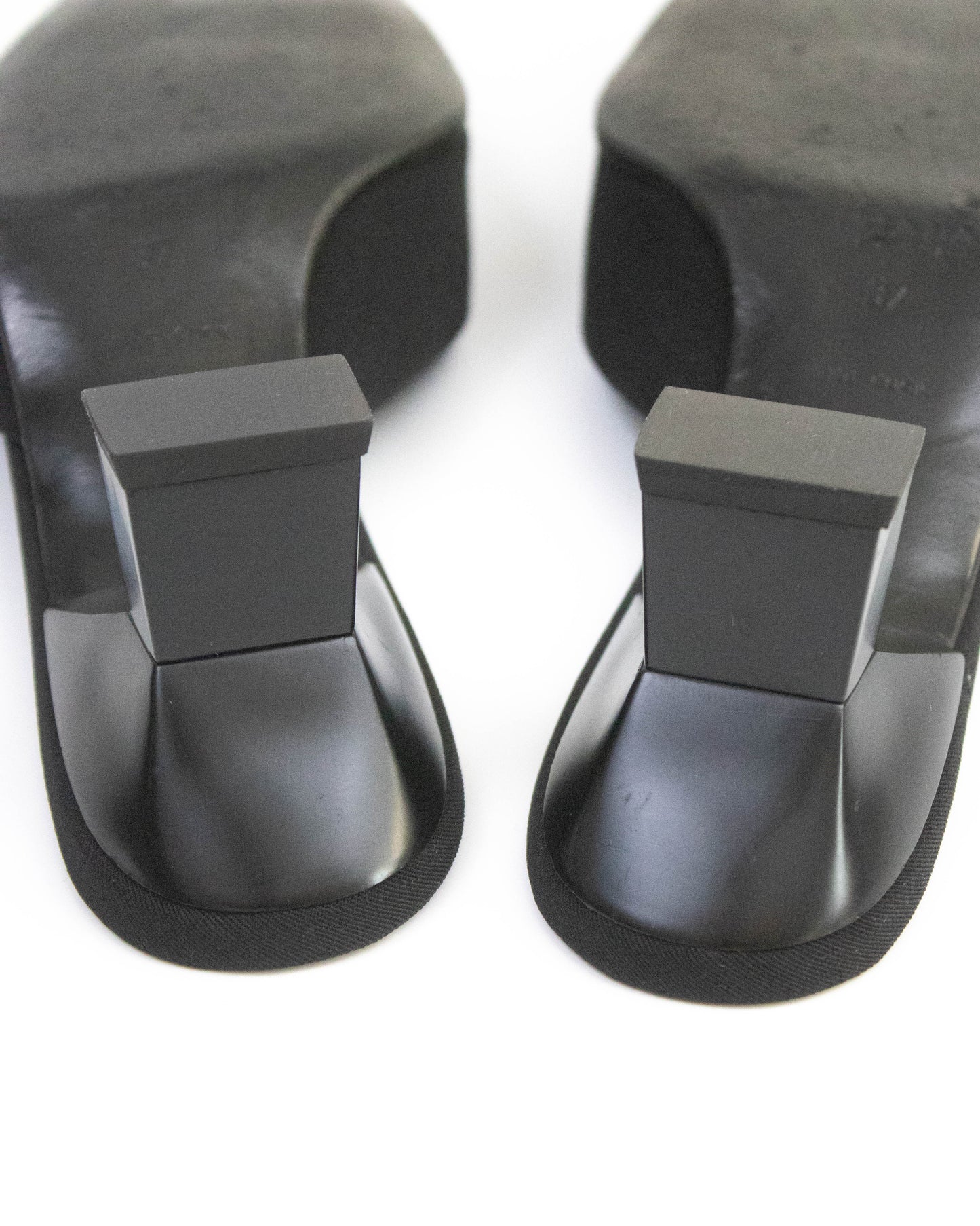 Vintage F/W 1998 Prada Black Minimalist Kitten Heel Mules / 37 (US 7)