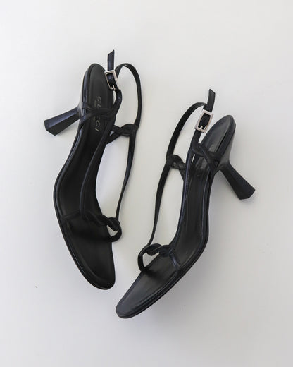 Vintage Gucci by Tom Ford Black Leather Sandals Braided Detail / 37.5 ( US 7.5)