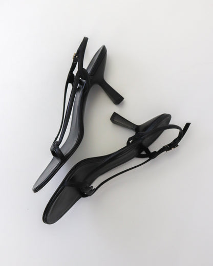 Vintage Gucci by Tom Ford Black Leather Sandals Braided Detail / 37.5 ( US 7.5)