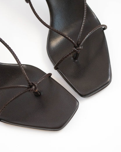 Vintage S/S 2002 Gucci by Tom Ford Brown Bamboo Thong Mule Heels / 37 (US 7)