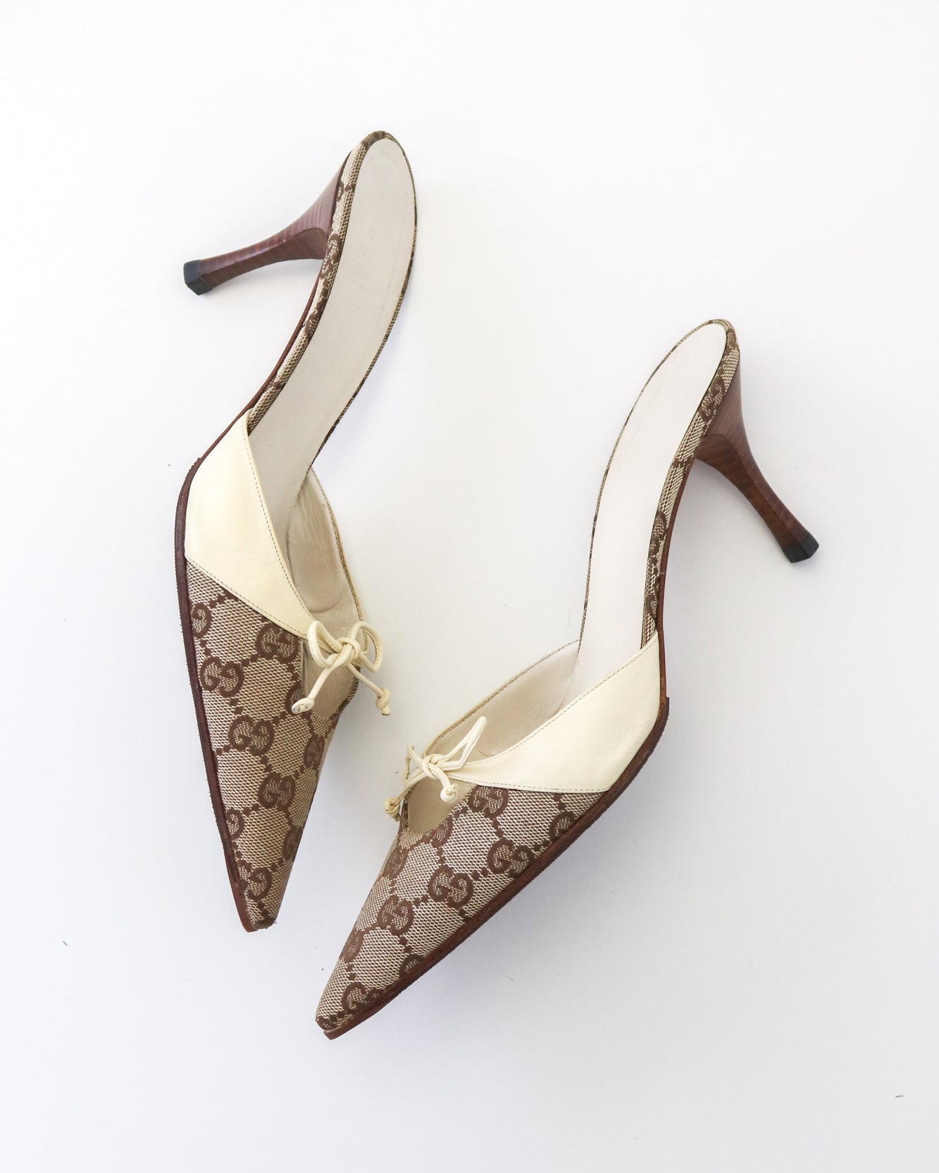 Vintage 2000s Gucci Monogram Canvas Bow Detail Mule Heels / 37.5 (US 7.5)