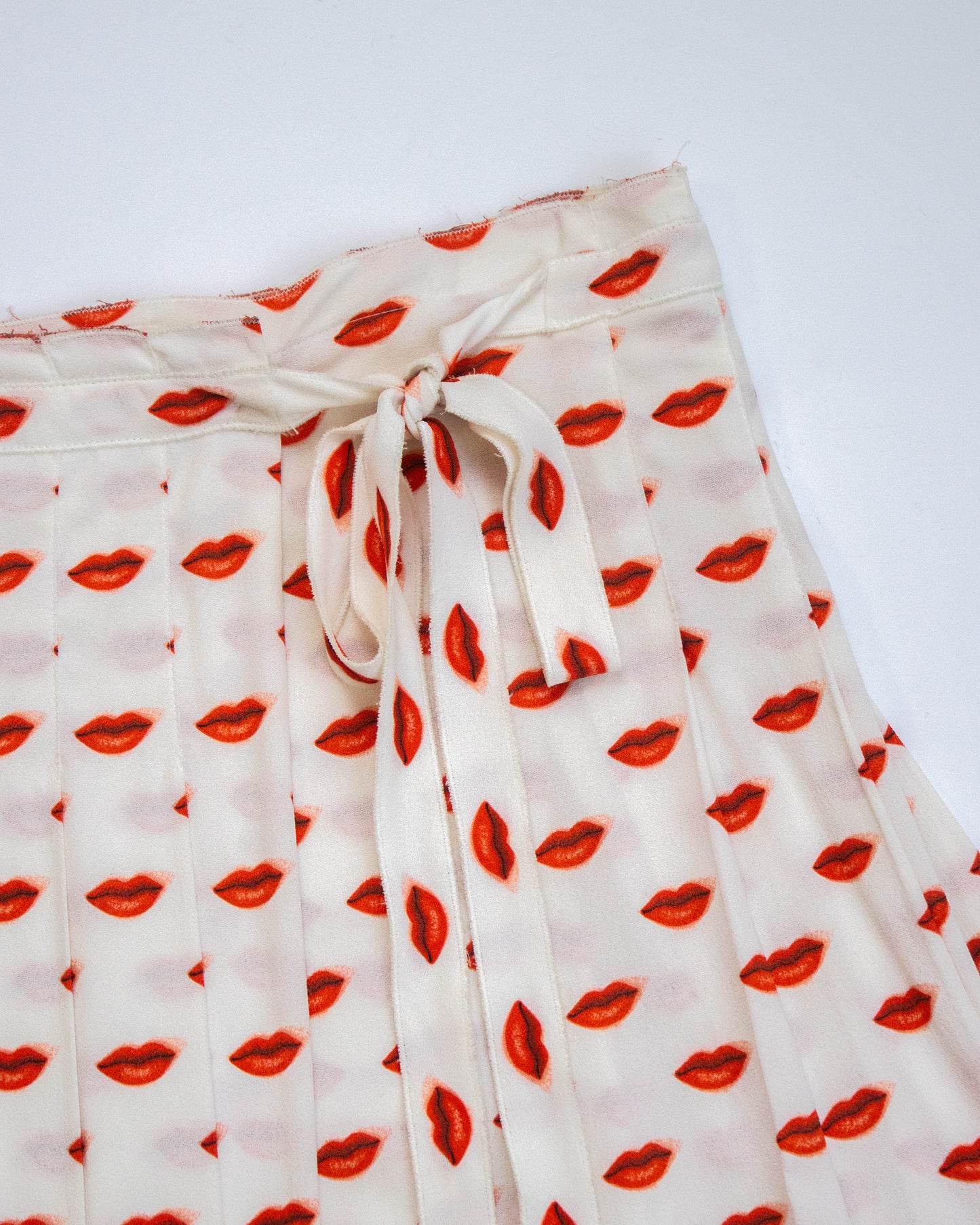 Vintage 2010 Prada Lips Print Pleated Wrap Skirt / IT 40 (S)