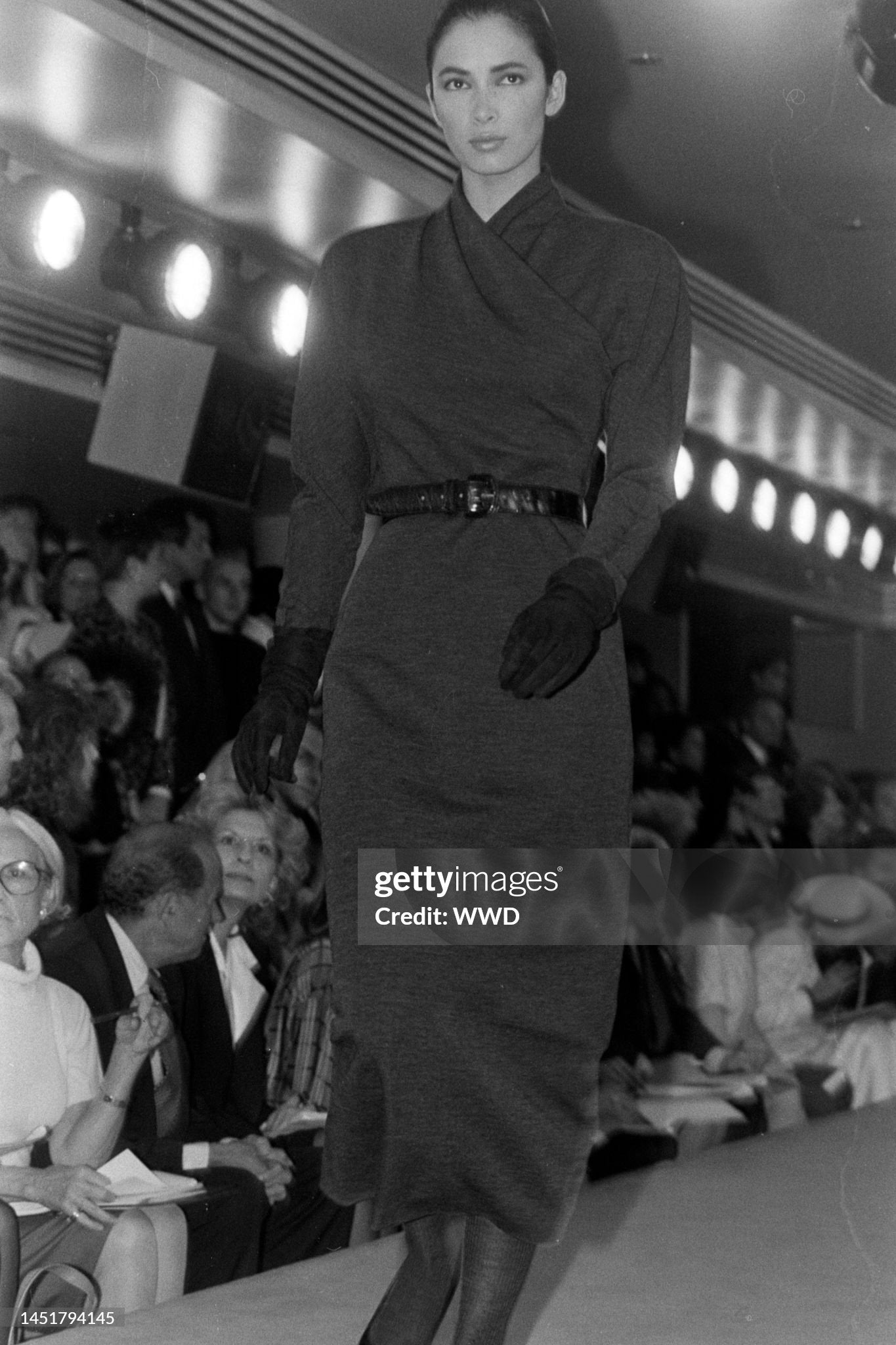  Calvin Klein Fall/Winter 1986 black midi runway dress runway view