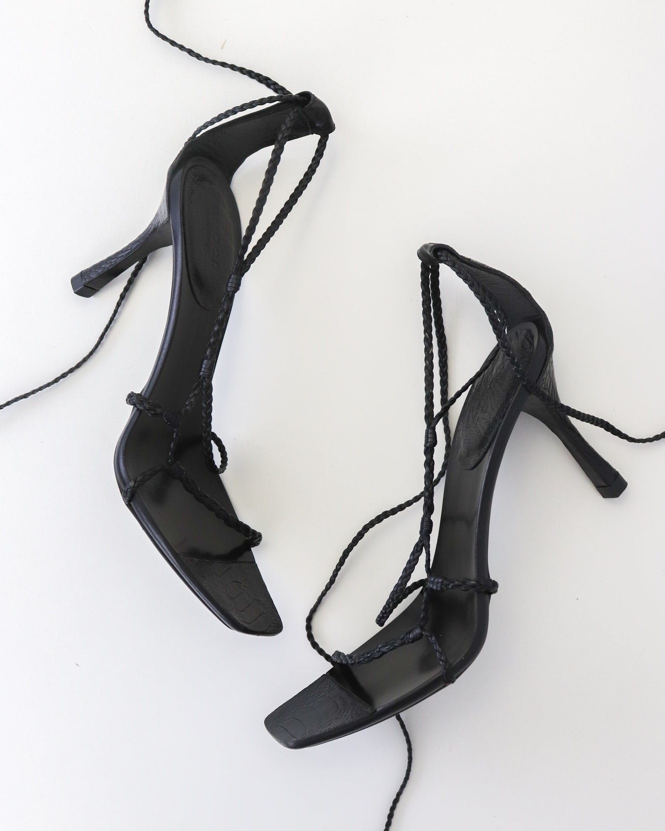 Vintage F/W 2002 Gucci by Tom Ford Black Ostrich Leather Lace Up Heels / 36 (US 6)
