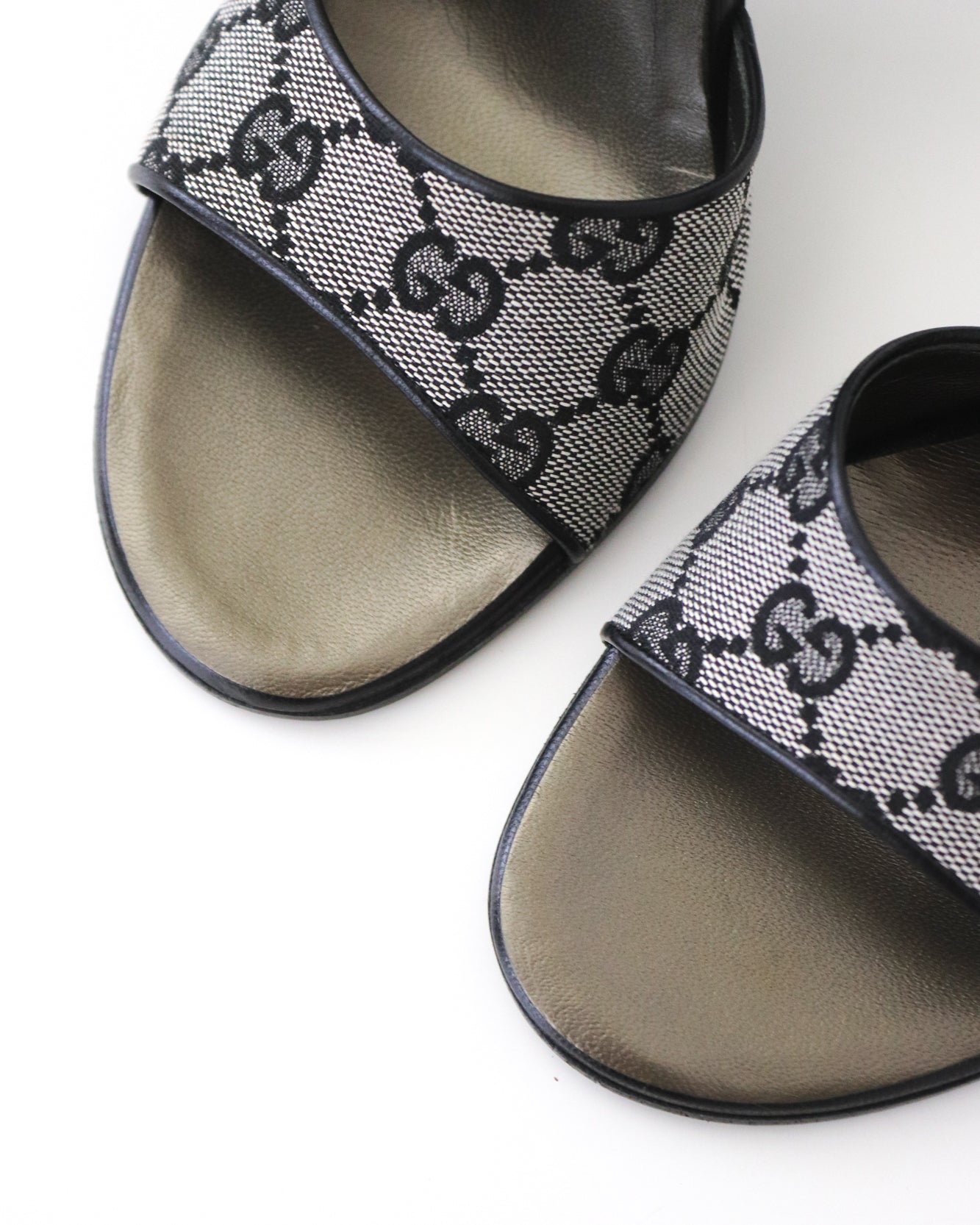 靴 Vintage Gucci Monogram Mules 37 Vintage Gucci GG Black Monogram Canvas Mules Heels 90s
