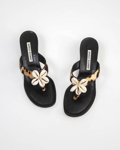 Vintage Manolo Blahnik Leopard Print Thong Mules Seashell Detail / 38.5 (US 8.5)