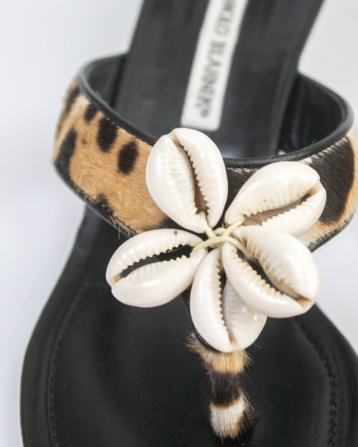 Vintage Manolo Blahnik Leopard Print Thong Mules Seashell Detail / 38.5 (US 8.5)