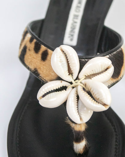 Vintage Manolo Blahnik Leopard Print Thong Mules Seashell Detail / 38.5 (US 8.5)