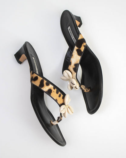Vintage Manolo Blahnik Leopard Print Thong Mules Seashell Detail / 38.5 (US 8.5)