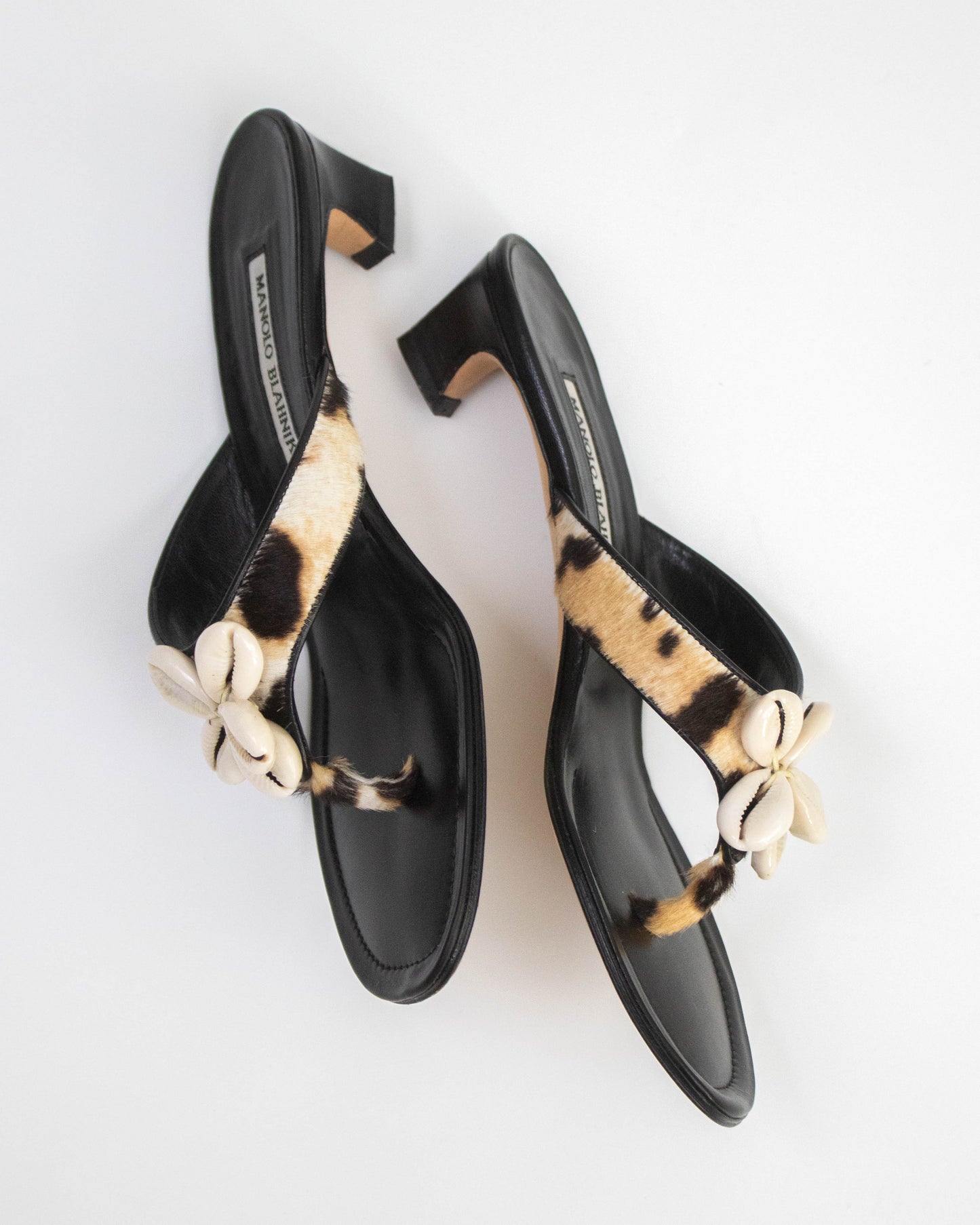 Vintage Manolo Blahnik Leopard Print Thong Mules Seashell Detail / 38.5 (US 8.5)