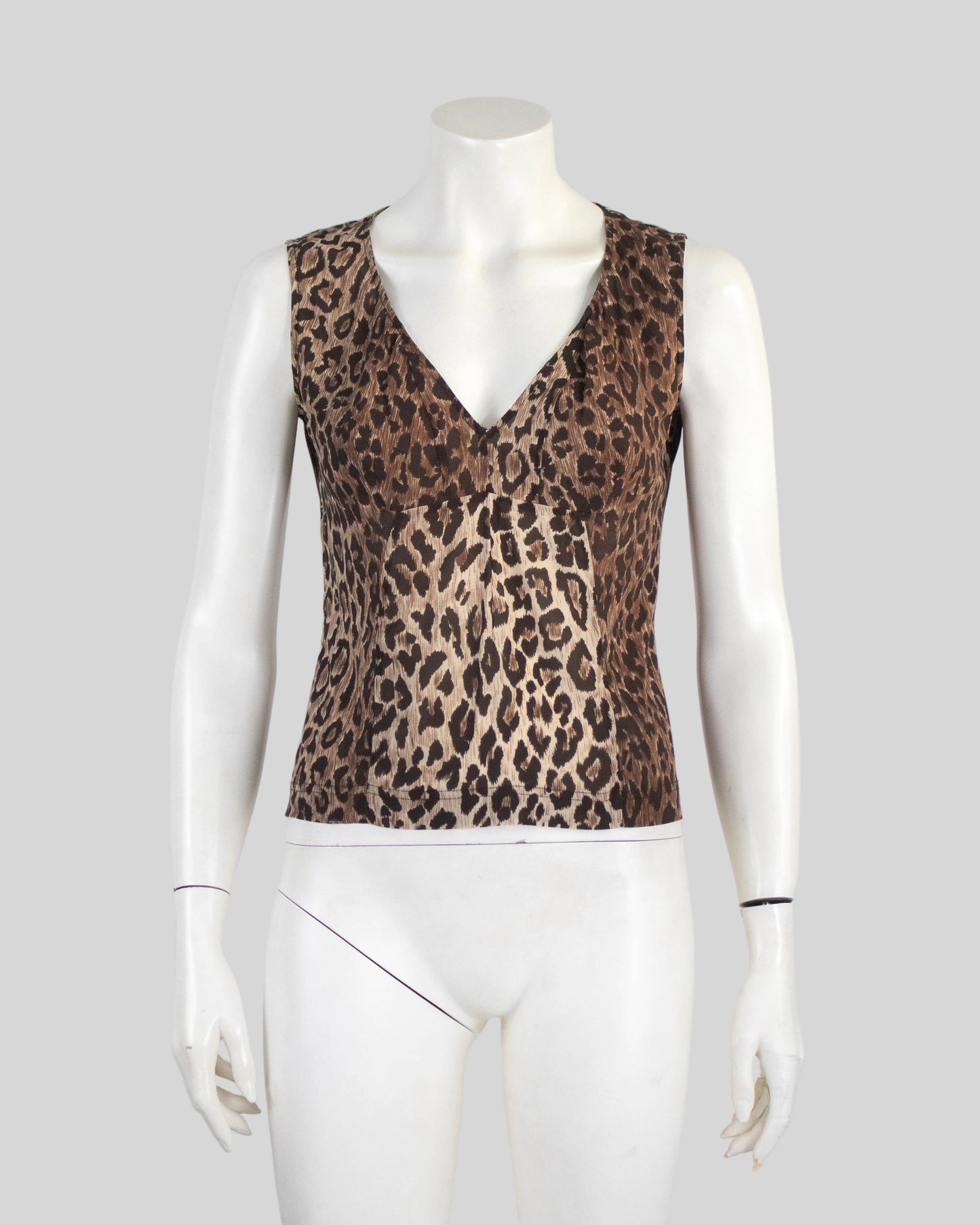 Leopard print silk sleeveless DOlce&Gabbana top on a mannequin 