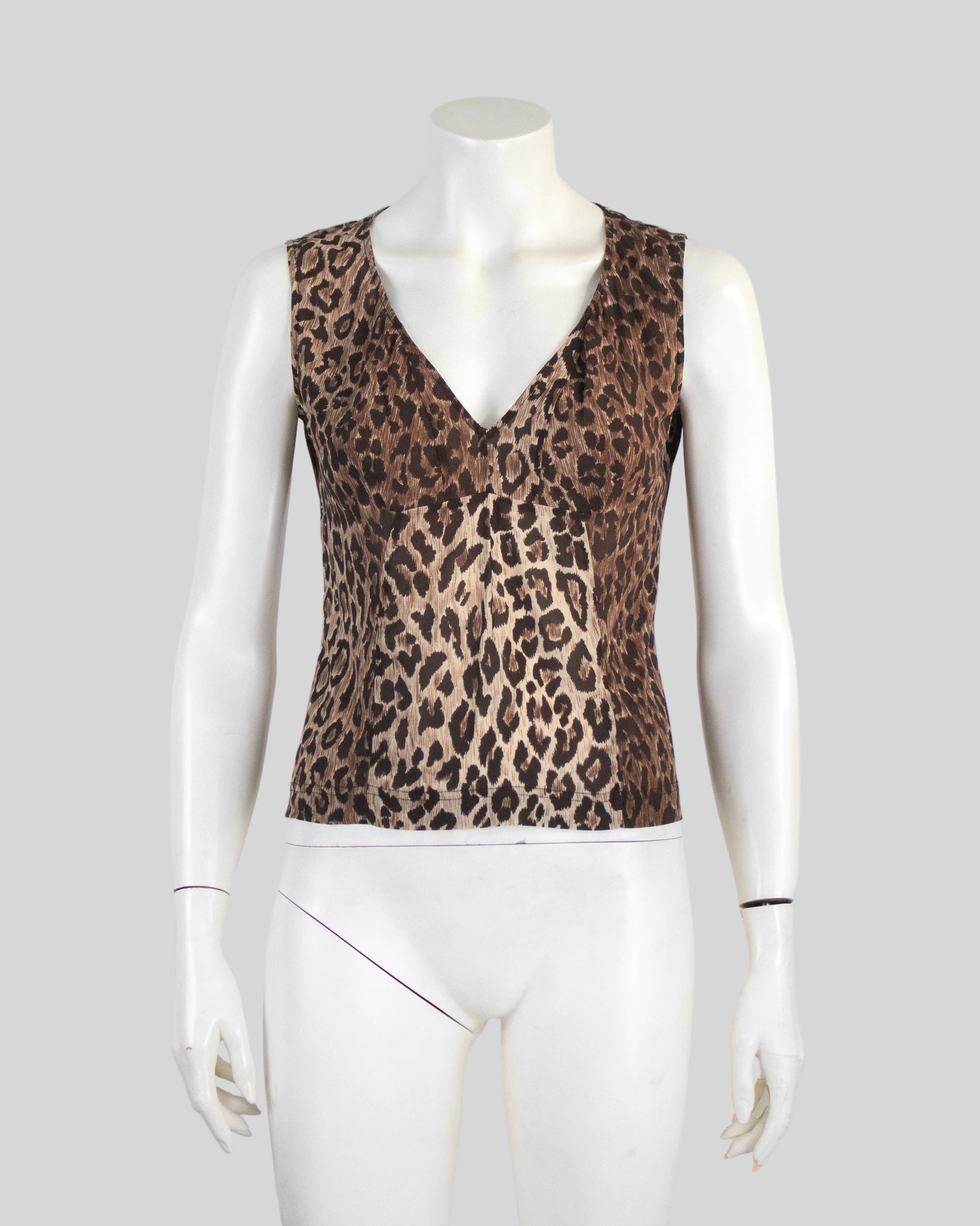 Leopard print silk sleeveless DOlce&Gabbana top on a mannequin 