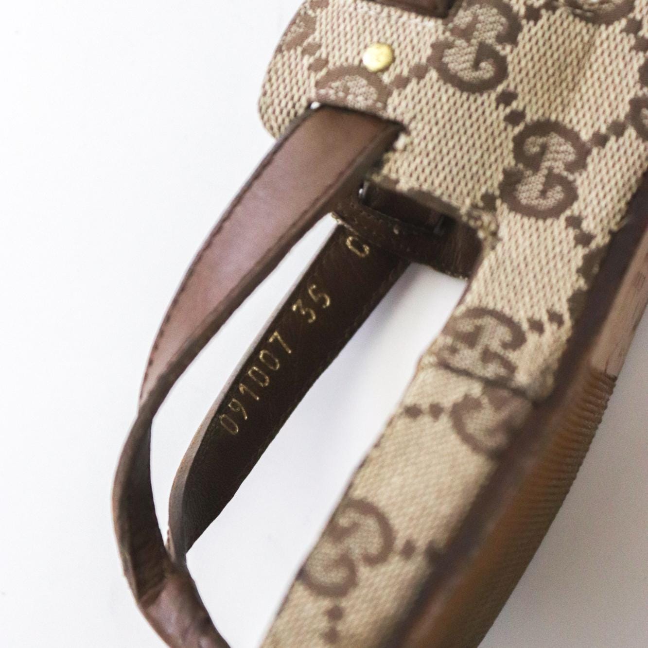 Vintage 2000s Gucci Canvas Leather Beige GG Monogram Thong Sandals / 35 (US 5)