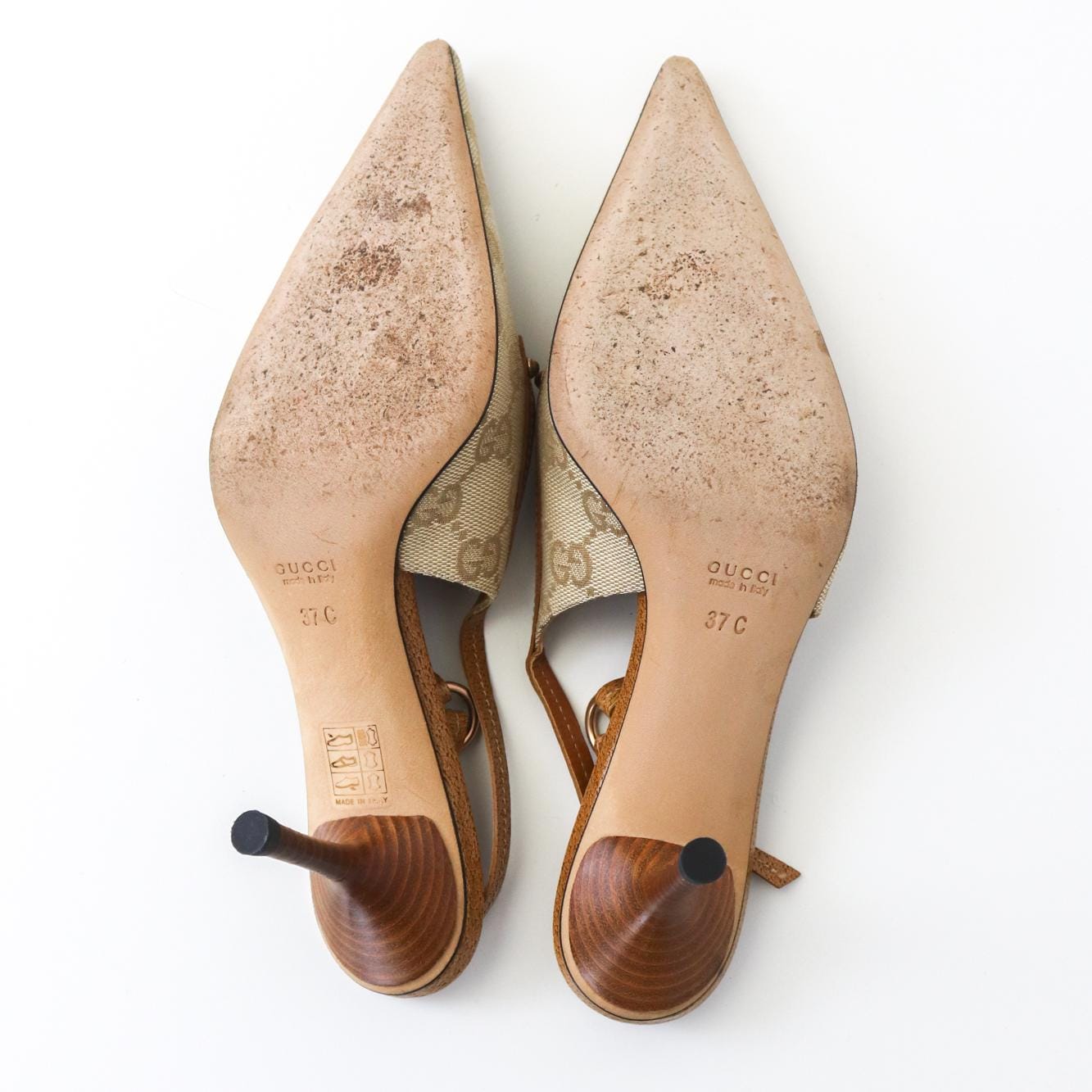 Vintage Gucci by Tom Ford Beige GG Logo Monogram Pointed Toe Slingback Pumps / 37 (US 7)