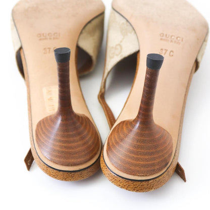 Vintage Gucci by Tom Ford Beige GG Logo Monogram Pointed Toe Slingback Pumps / 37 (US 7)